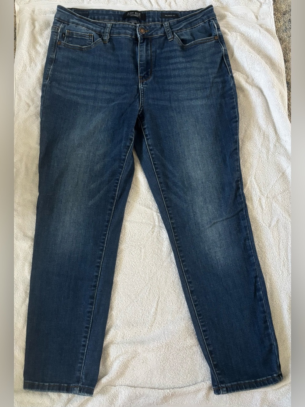 Judy Blue Women’s Mid-Rise Relaxed Fit Straight Jeans size 32